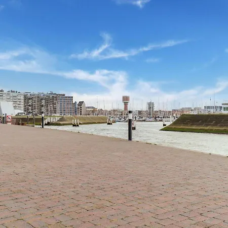 Near Train Station 아파트 블랑켄베르크
